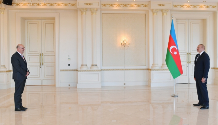 Prezident üç səfirin etimadnaməsini qəbul edib
