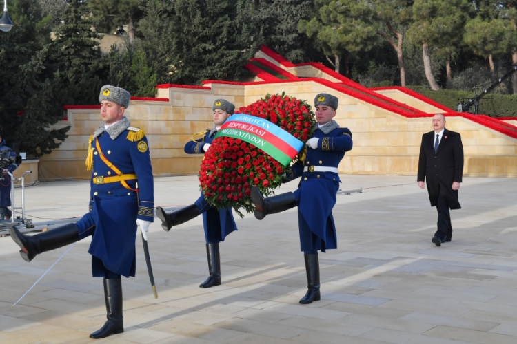 Prezident və birinci xanım Şəhidlər xiyabanını ziyarət ediblər -