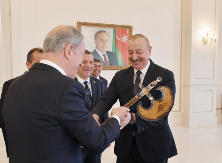 Prezident Hulusi Akarı qəbul edib