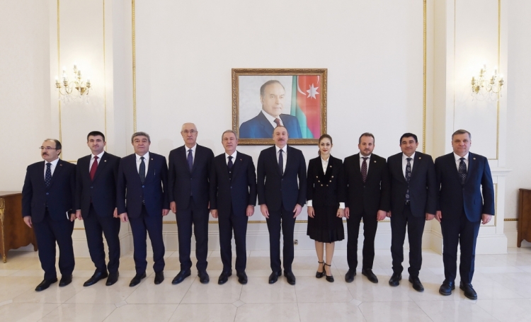 Prezident Hulusi Akarı qəbul edib