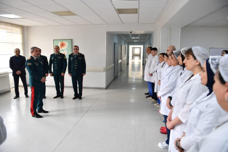 Elçin Quliyev Ermənistanın təxribatı nəticəsində yaralanmış hərbi qulluqçunu ziyarət edib -