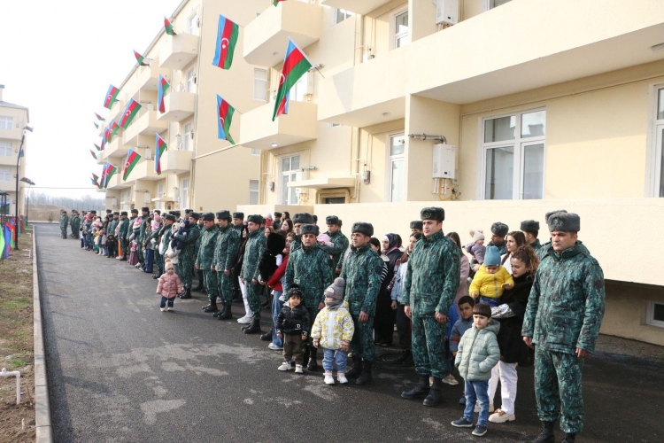 Qazaxda sərhədçilərə tikilən yaşayış binaları istifadəyə verilib
