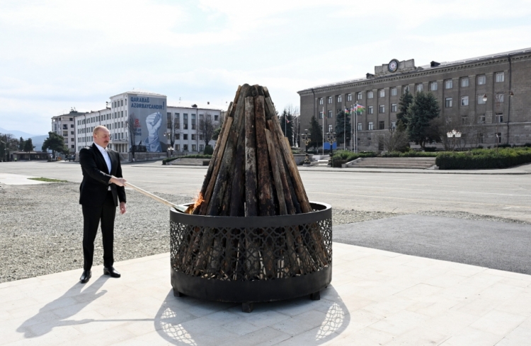 İlham Əliyev Xankəndidə Novruz tonqalını alovlandırıb -