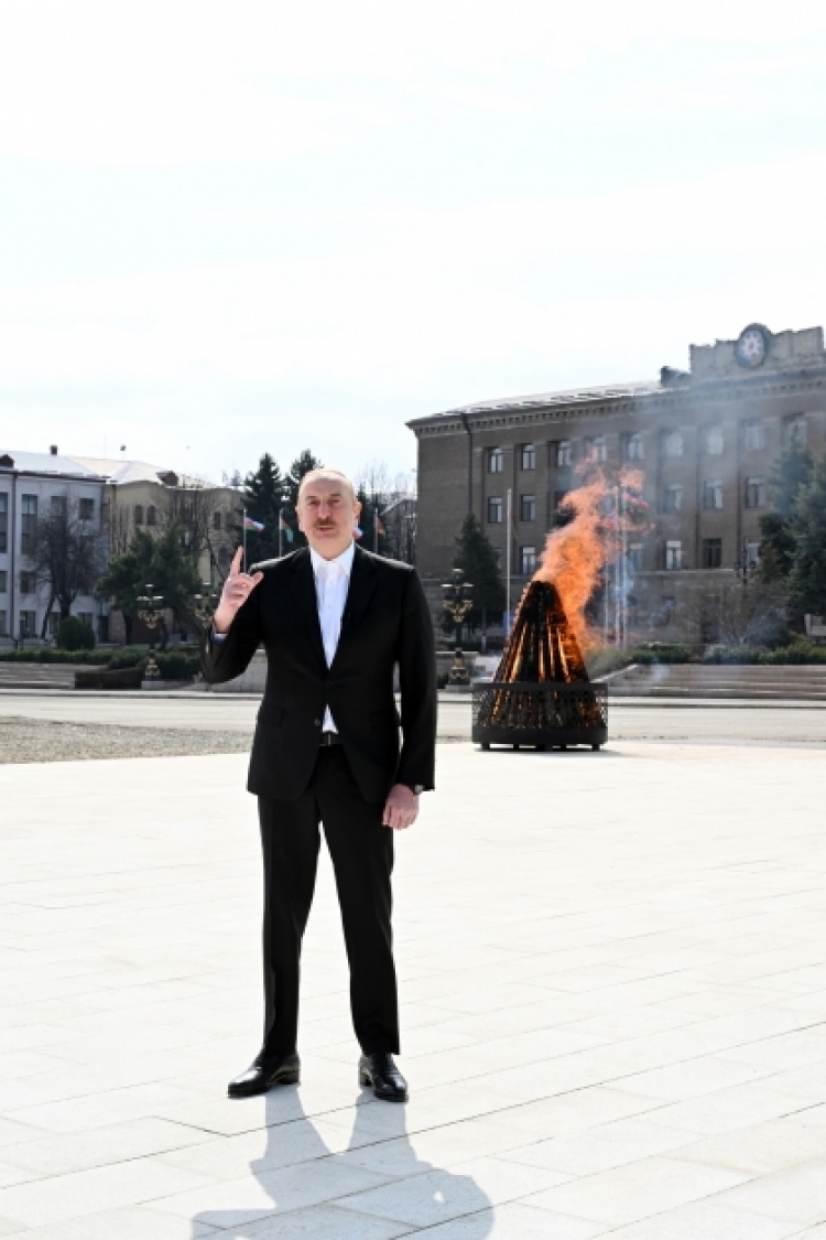 İlham Əliyev Xankəndidə Novruz tonqalını alovlandırıb -