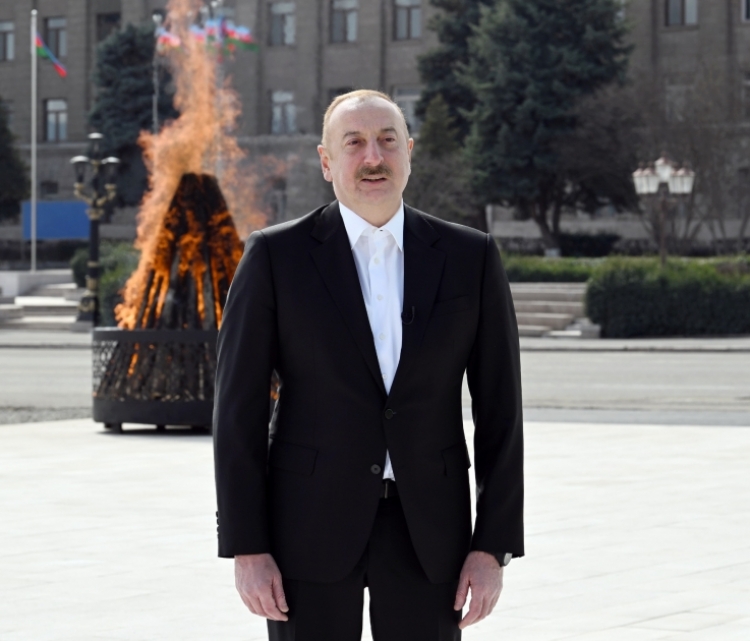 İlham Əliyev Xankəndidə Novruz tonqalını alovlandırıb -
