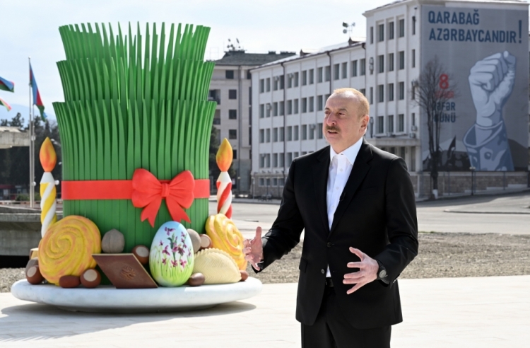 İlham Əliyev Xankəndidə Novruz tonqalını alovlandırıb -