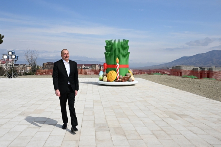 İlham Əliyev Xankəndidə Novruz tonqalını alovlandırıb -