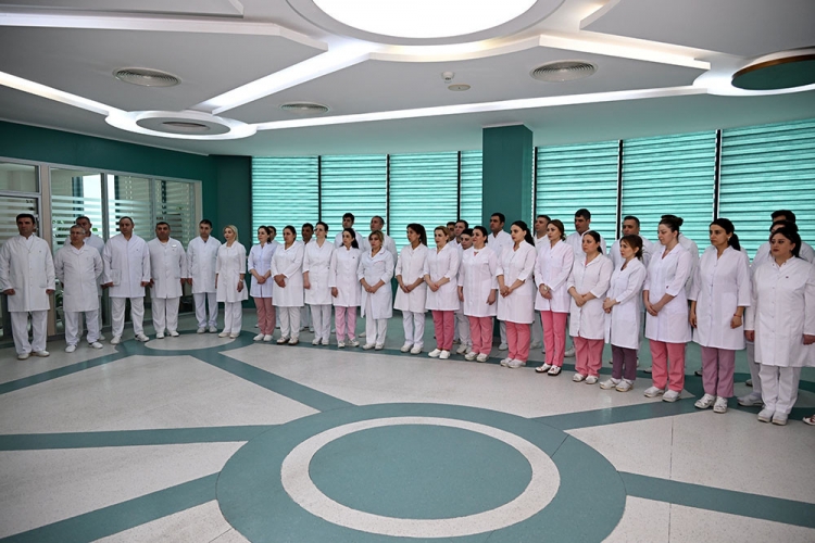 Zakir Həsənov hərbi hospitalı ziyarət edib - 