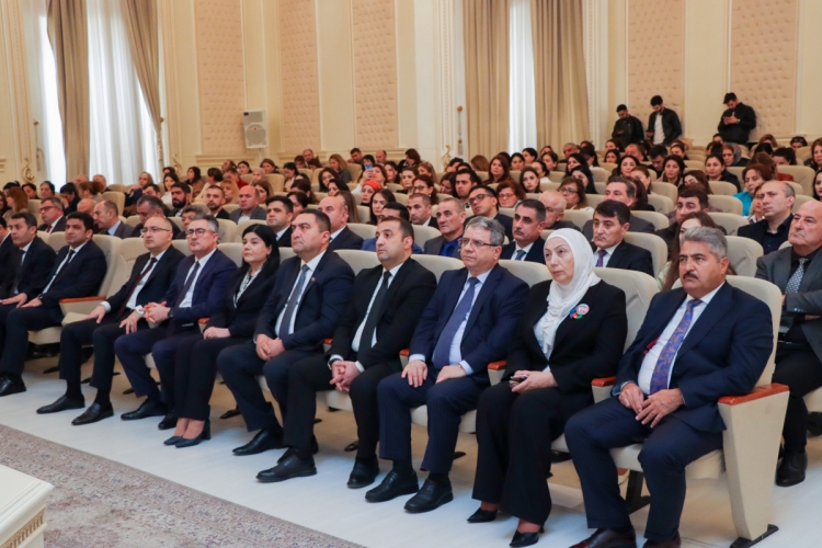 “Üz-çənə və baş-boyun patologiyalarına müasir yanaşma” adlı elmi-nəzəri konfrans keçirilib -