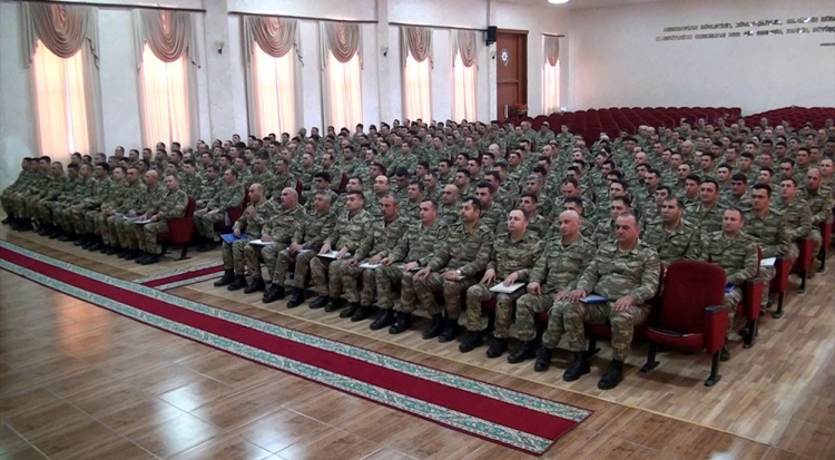 Hərbi hissələrin döyüş qabiliyyətinin artırılması müzakirə olunub