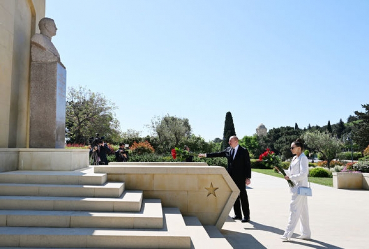 Prezident və birinci xanım Həzi Aslanovun məzarını ziyarət ediblər