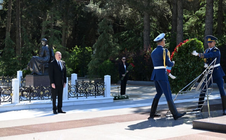 Prezident və birinci xanım Heydər Əliyevin məzarını ziyarət ediblər