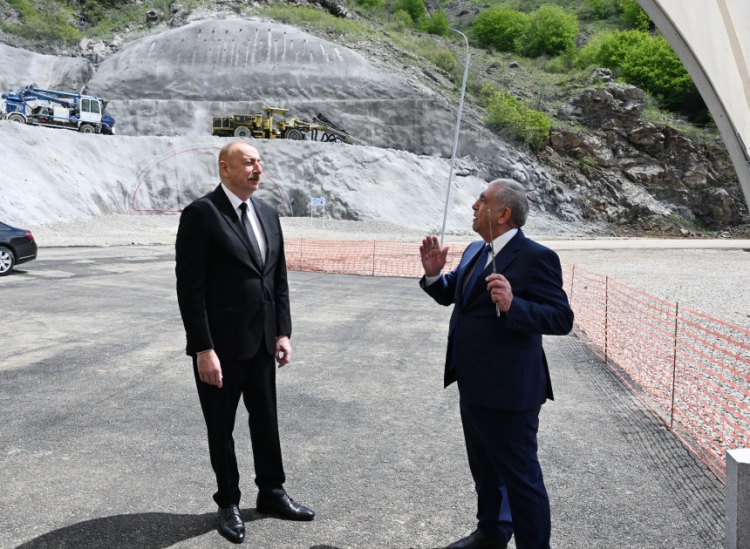 Prezident İlham Əliyev Xankəndi-Şuşa-Laçın avtomobil yolunda görülən işlərlə tanış olub -