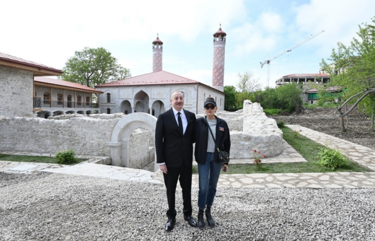 Dövlət başçısı Şuşada Aşağı Gövhər Ağa məscidində aparılan bərpa işləri ilə tanış olub -