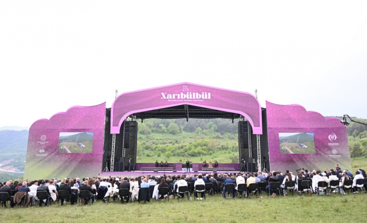 Prezident və birinci xanım Şuşada “Xarıbülbül” festivalında iştirak ediblər -