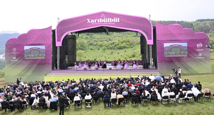 Prezident və birinci xanım Şuşada “Xarıbülbül” festivalında iştirak ediblər -