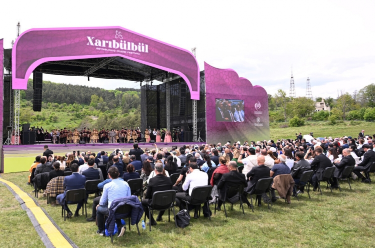 Prezident və birinci xanım Şuşada “Xarıbülbül” festivalında iştirak ediblər -