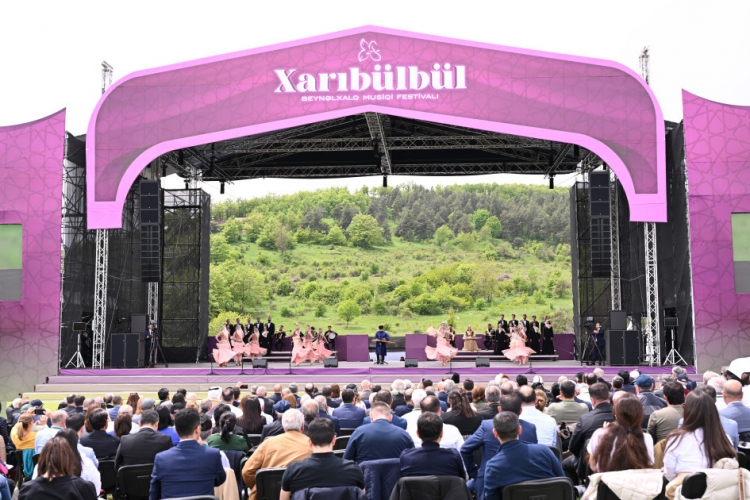 Prezident və birinci xanım Şuşada “Xarıbülbül” festivalında iştirak ediblər -
