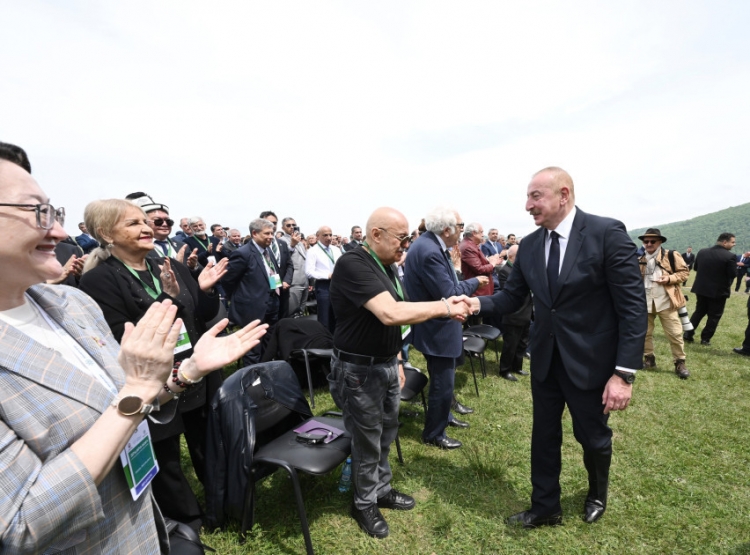 Prezident və birinci xanım Şuşada “Xarıbülbül” festivalında iştirak ediblər -