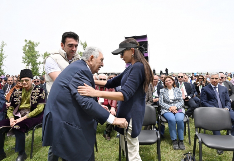 Prezident və birinci xanım Şuşada “Xarıbülbül” festivalında iştirak ediblər -