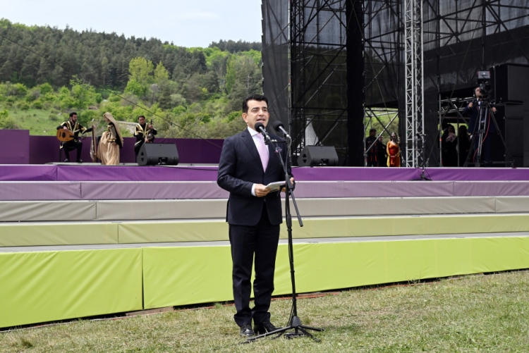 Prezident və birinci xanım Şuşada “Xarıbülbül” festivalında iştirak ediblər -