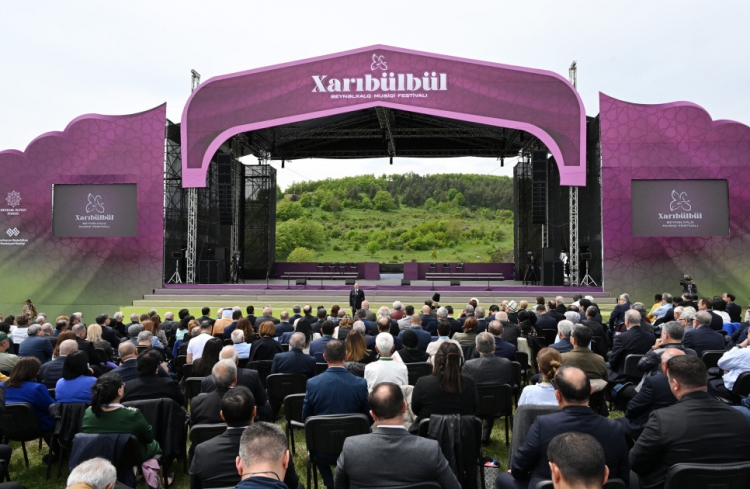 Prezident və birinci xanım Şuşada “Xarıbülbül” festivalında iştirak ediblər -