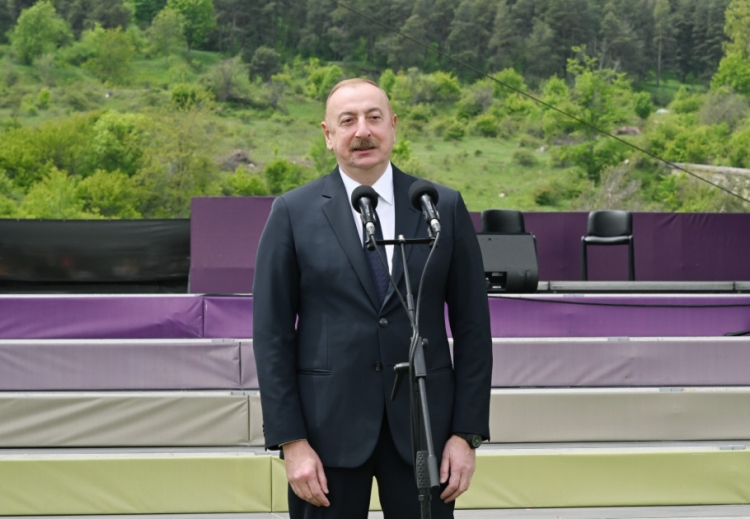 Prezident və birinci xanım Şuşada “Xarıbülbül” festivalında iştirak ediblər -