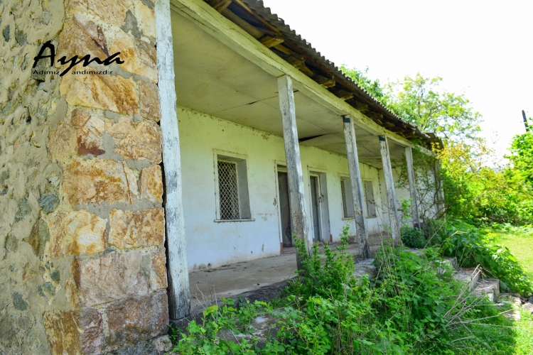 Himnimizin müəllifinin “evi”: lələ köçüb, yurdu qalmayıb –