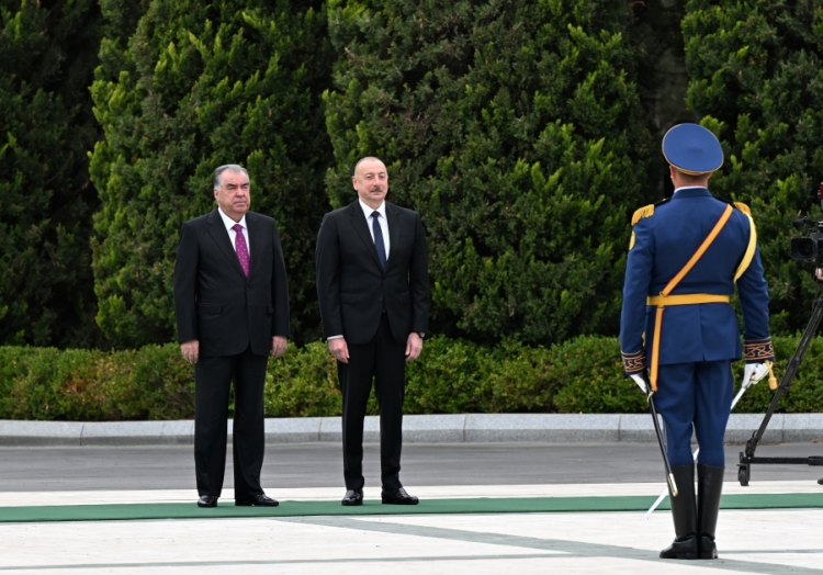 Tacikistan Prezidentinin rəsmi qarşılanma mərasimi olub