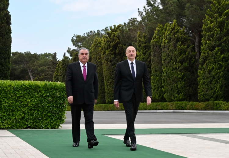 Tacikistan Prezidentinin rəsmi qarşılanma mərasimi olub