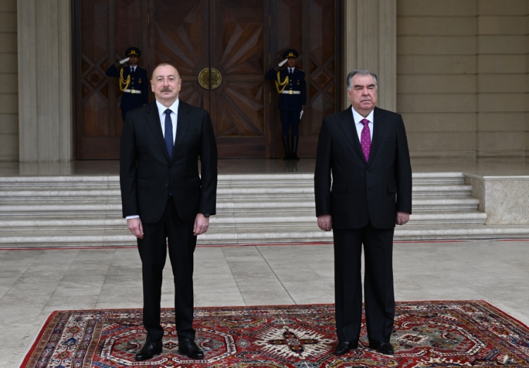 Tacikistan Prezidentinin rəsmi qarşılanma mərasimi olub