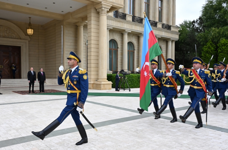 Tacikistan Prezidentinin rəsmi qarşılanma mərasimi olub