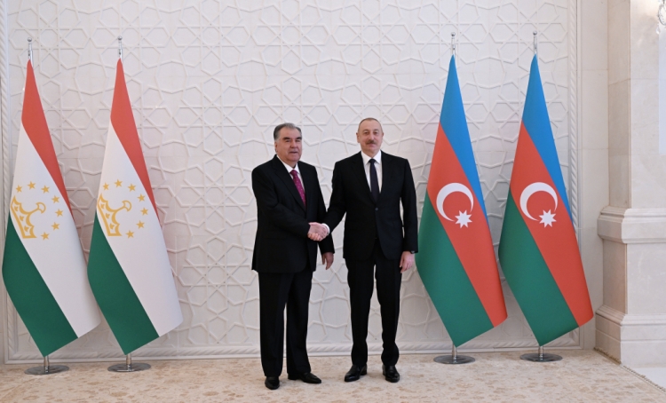 Tacikistan Prezidentinin rəsmi qarşılanma mərasimi olub