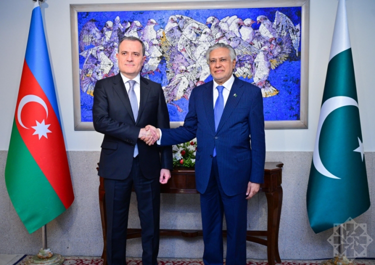 Azərbaycanın və Pakistanın XİN başçıları arasında görüş keçirilib