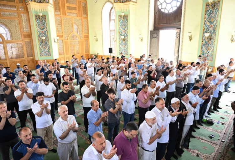 Bakıda və Şuşada bayram namazı qılınıb