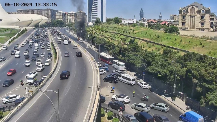 Bakıda mikroavtobusda yanğın -