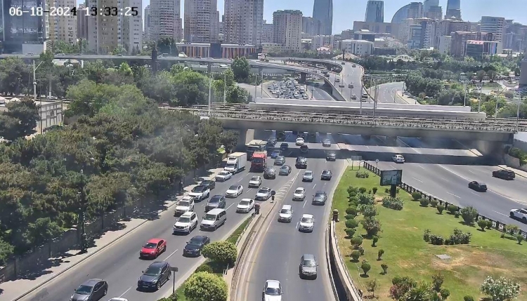 Bakıda mikroavtobusda yanğın -