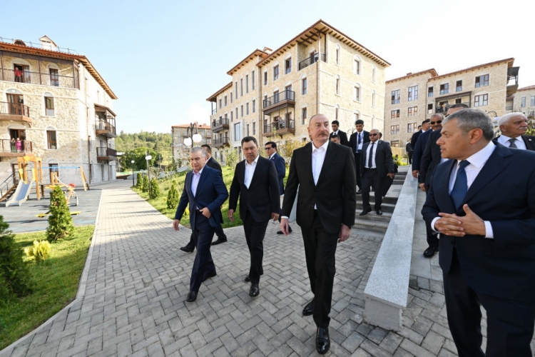 Azərbaycan, Özbəkistan və Qırğızıstan prezidentləri Şuşada gəziblər -