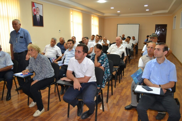 Yevlaxda fermerlərə ekoseminar keçirilib
