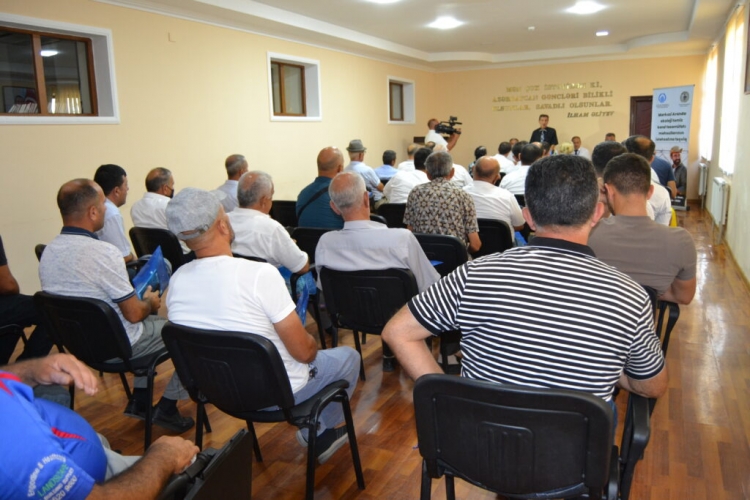 Yevlaxda fermerlərə ekoseminar keçirilib