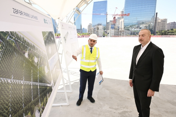 Prezident Bakıdakı Zəfər parkında –