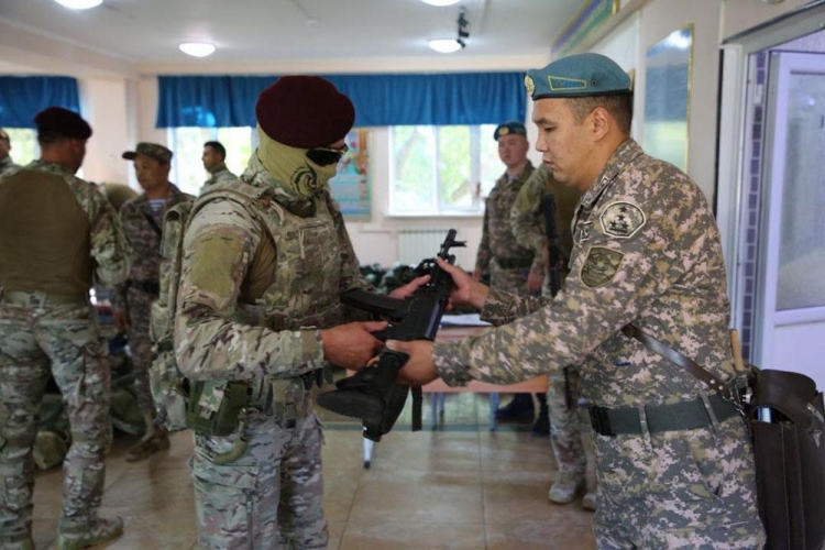 Azərbaycan və Qazaxıstan hərbçiləri qanunsuz silahlı birləşmələrin zərərsizləşdirilməsini məşq edəcəklər -
