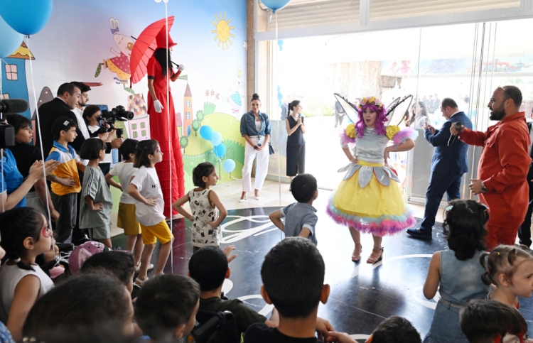 Mehriban Əliyeva uşaqlar üçün təşkil olunan şənlikdə iştirak edib