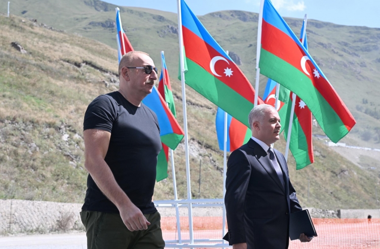 Prezident İlham Əliyev Kəlbəcər rayonunun İstisu qəsəbəsinin təməlini qoyub -