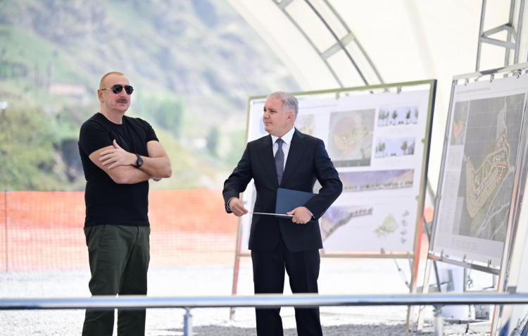 Prezident İlham Əliyev Kəlbəcər rayonunun İstisu qəsəbəsinin təməlini qoyub -