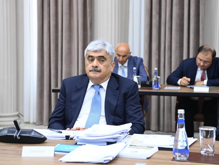 İqtisadi Şura 2025-ci və növbəti 3 il üzrə büdcə layihələrini müzakirə edib -