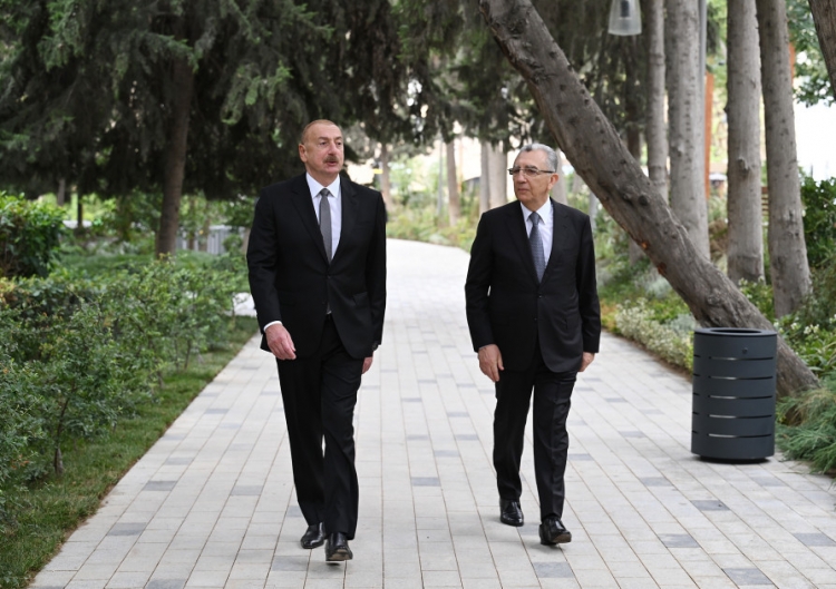 Prezident İlham Əliyev “Xəqani” bağında aparılmış abadlıq və yenidənqurma işlərindən sonra yaradılan şəraitlə tanış olub -