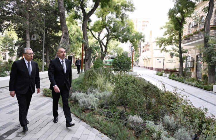 Prezident İlham Əliyev “Xəqani” bağında aparılmış abadlıq və yenidənqurma işlərindən sonra yaradılan şəraitlə tanış olub -
