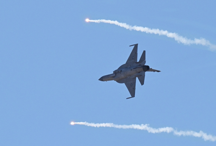 Prezidentə çoxməqsədli "JF-17C" təyyarələri təqdim olunub -