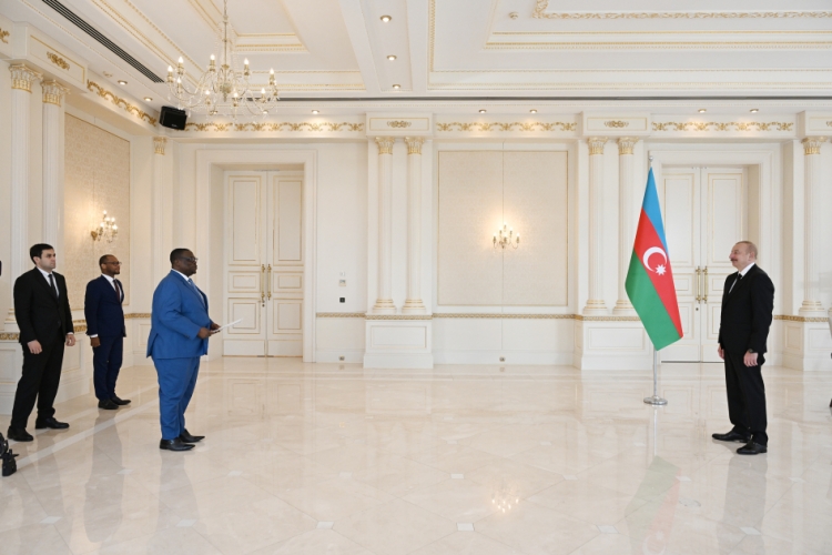 Prezident iki ölkənin yeni səfirini qəbul edib